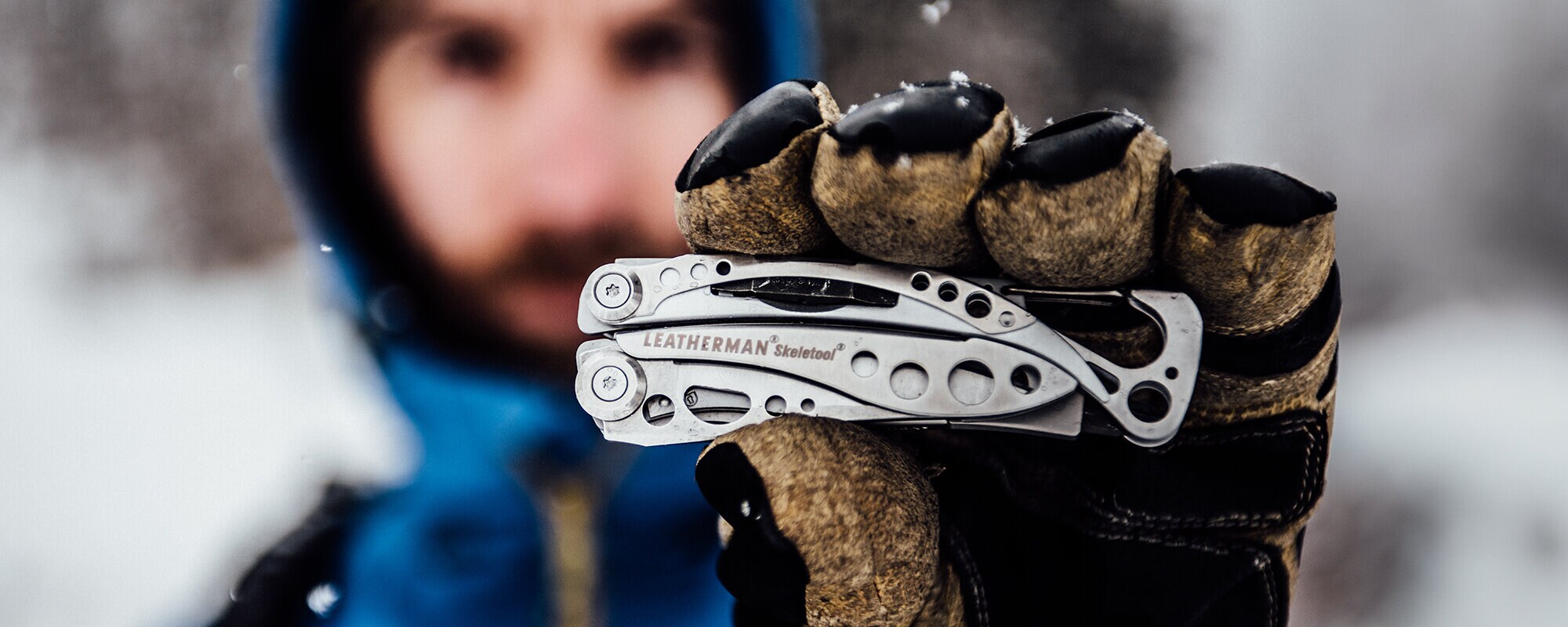https://www.leathermanshop.no/pub_docs/files/Skeletool---Lifestyle---Outdoor---Tool-in-hand-in-snow.jpg
